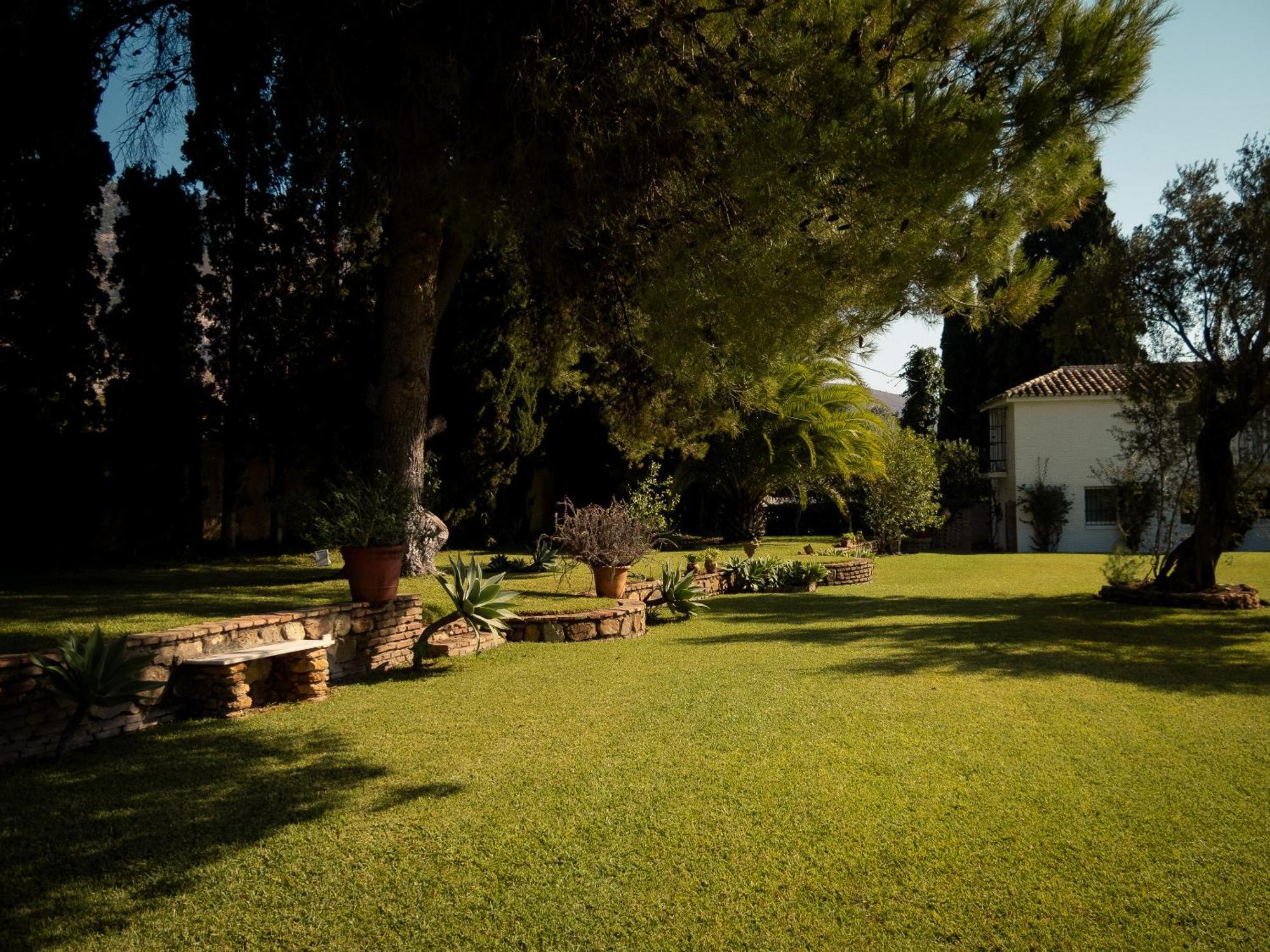 7,000 Sqm Luxurious Villa With Panoramic Sea Views Multiple Gardens & Two Pools Villa Benalmádena