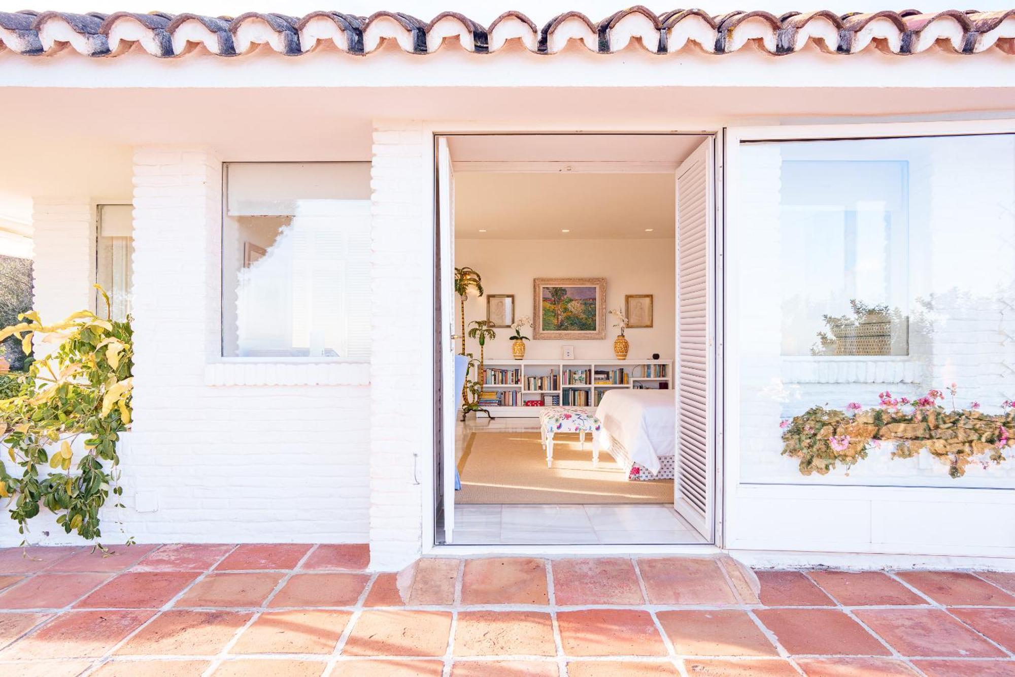 Villa 7,000 Sqm Luxurious Villa With Panoramic Sea Views Multiple Gardens & Two Pools *