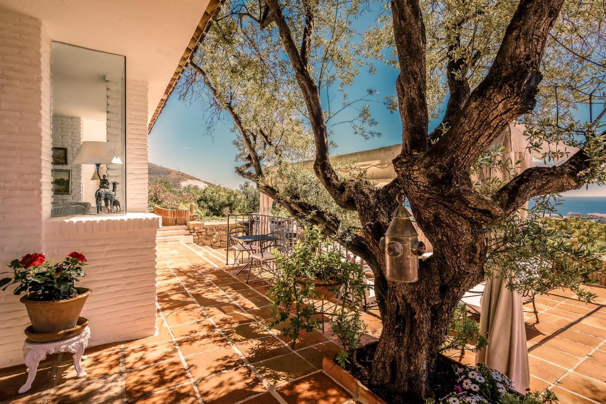 7,000 Sqm Luxurious Villa With Panoramic Sea Views Multiple Gardens & Two Pools * Benalmádena