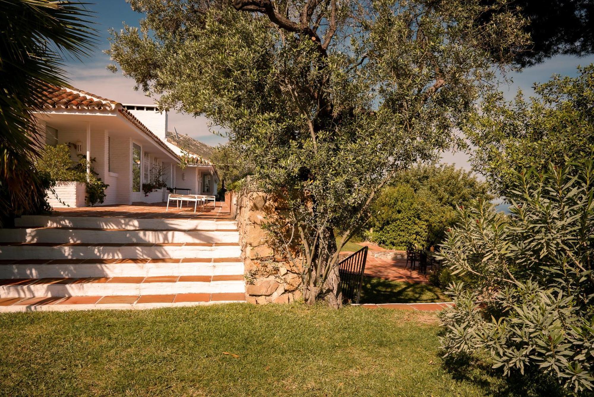 7,000 Sqm Luxurious Villa With Panoramic Sea Views Multiple Gardens & Two Pools Benalmádena