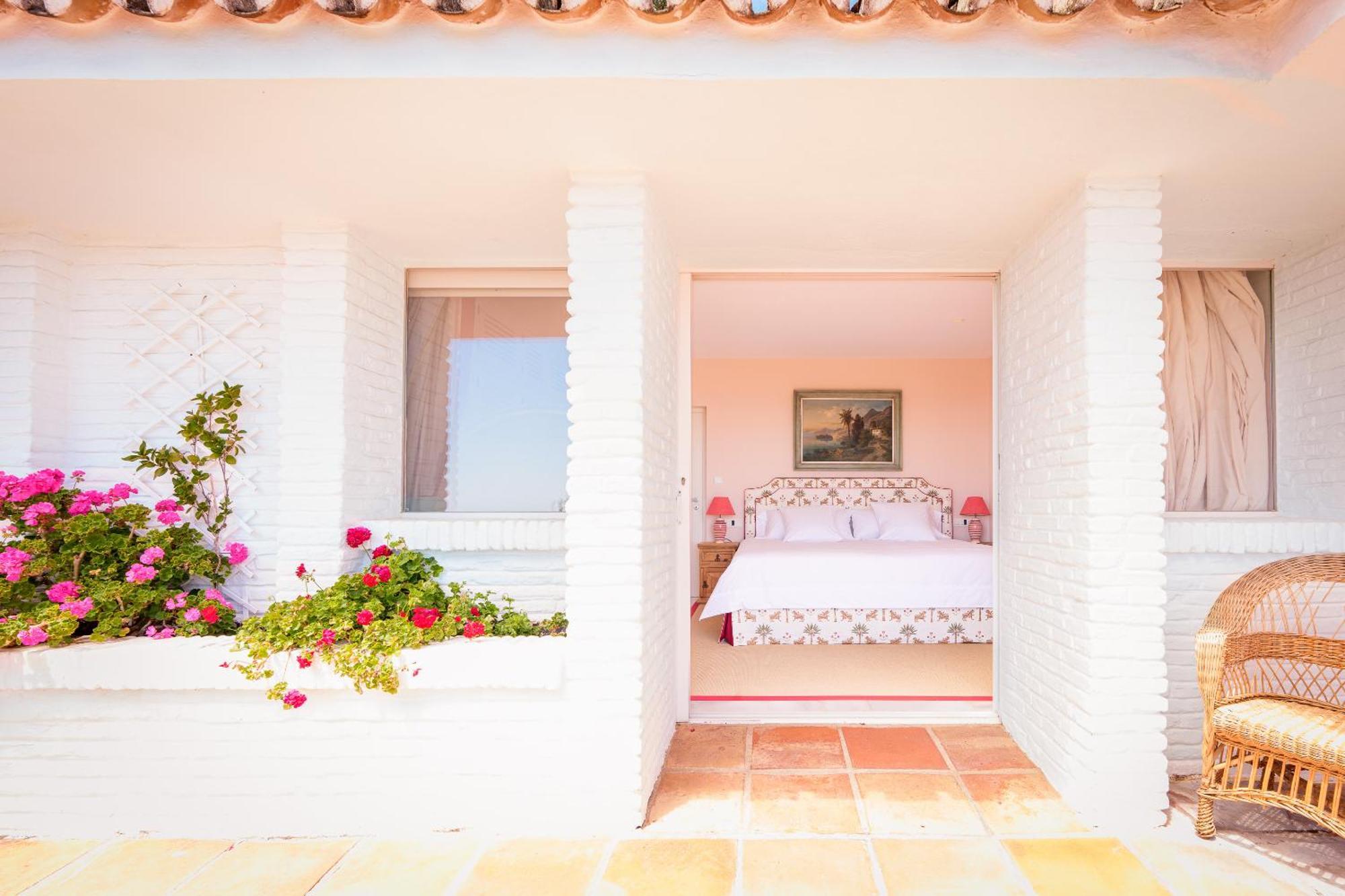 7,000 Sqm Luxurious Villa With Panoramic Sea Views Multiple Gardens & Two Pools Benalmádena