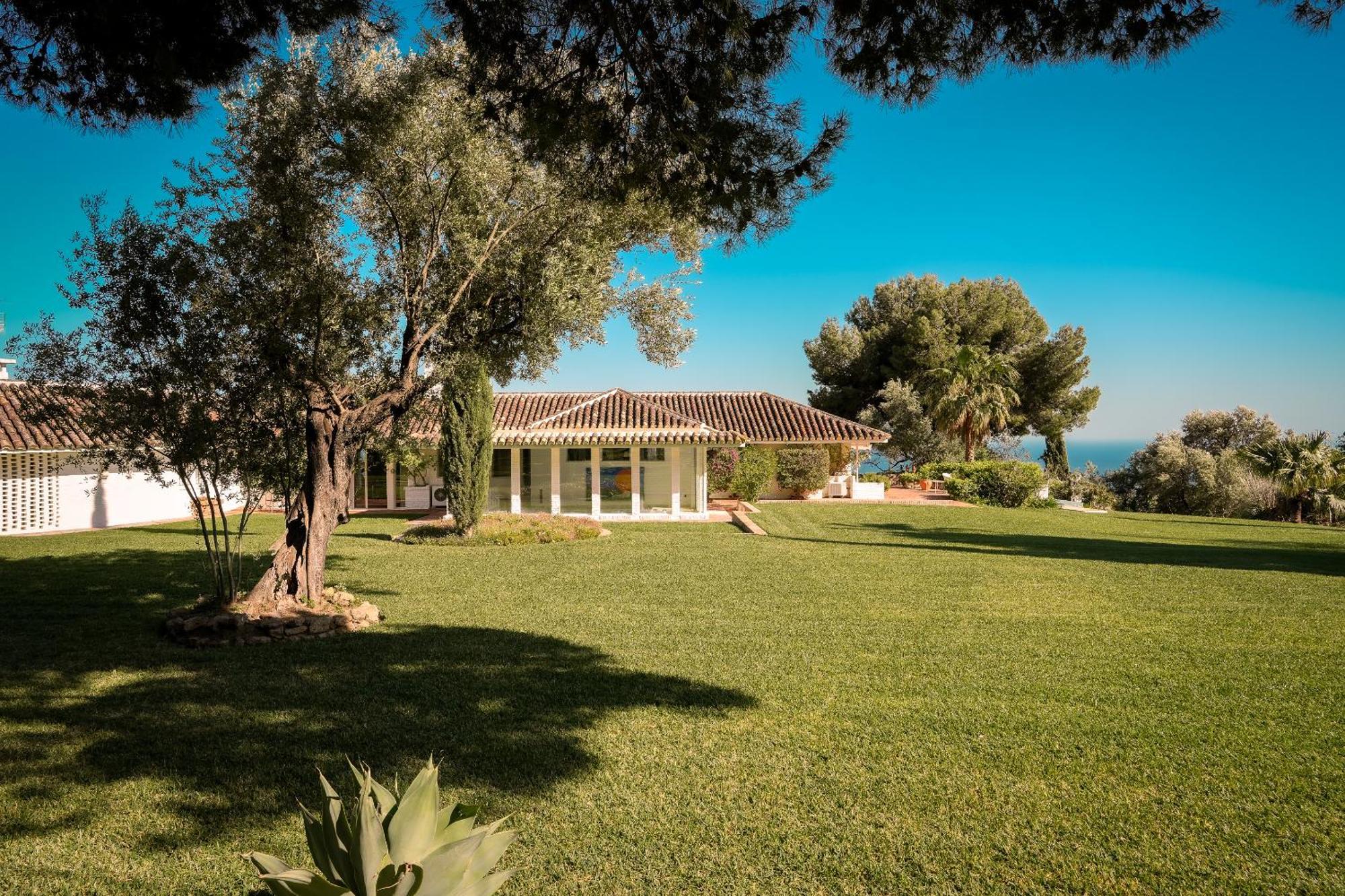 Villa 7,000 Sqm Luxurious Villa With Panoramic Sea Views Multiple Gardens & Two Pools